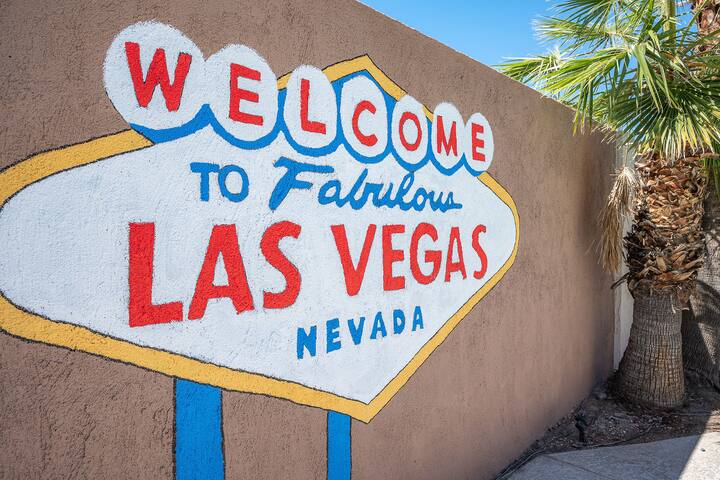 Las Vegas Heated pool, EV Charger, Near AP & Strip gallery image 4