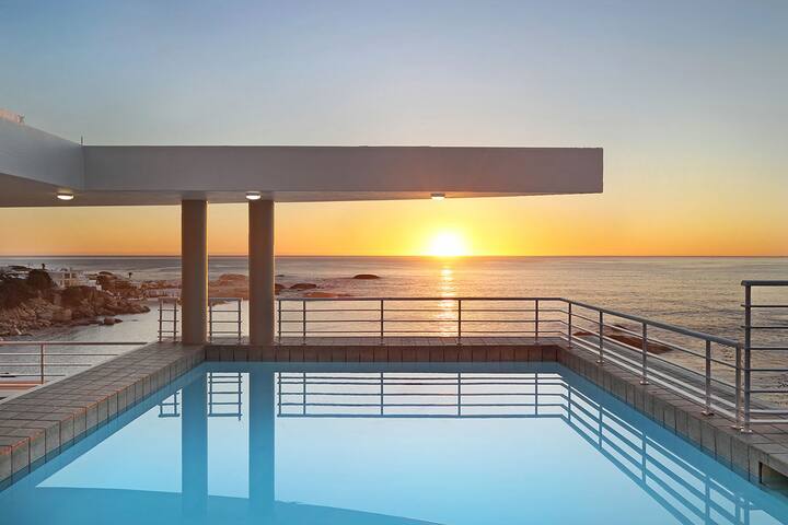 Bali Views~Penthouse with pool opposite the beach gallery image 4