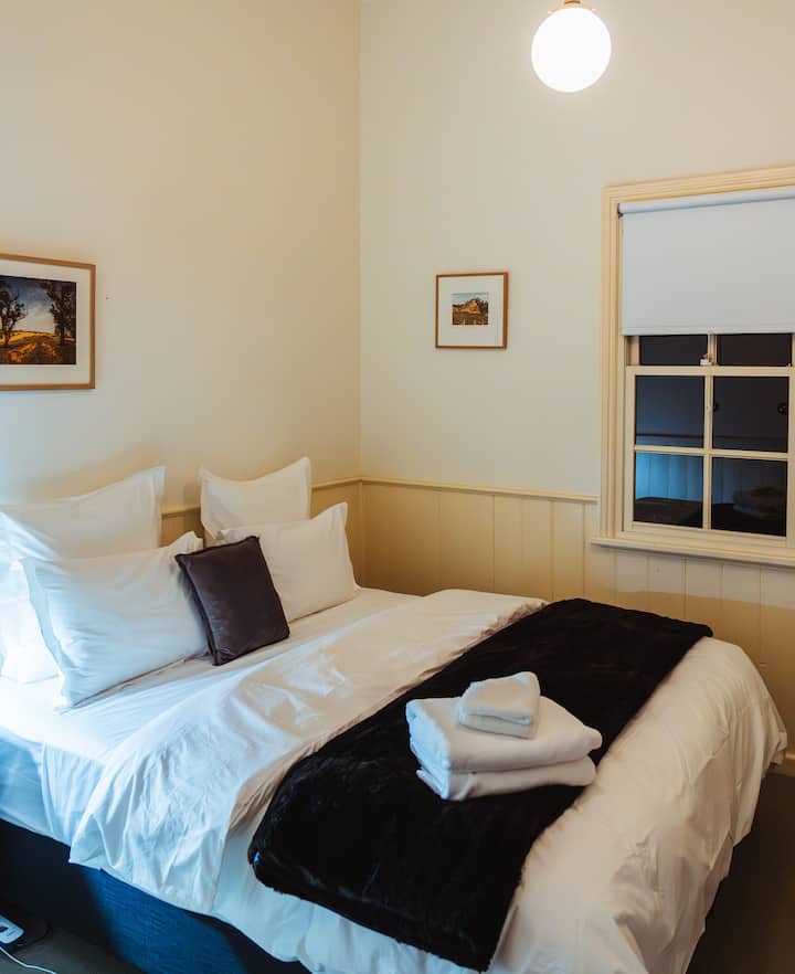 Брачен кревет (широк 180 - 200 см) 