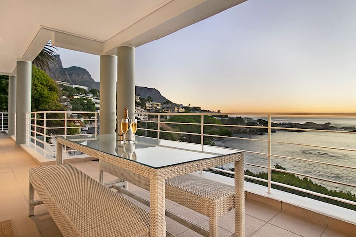 Bali Views~Middle Apt directly opposite the beach gallery image 3