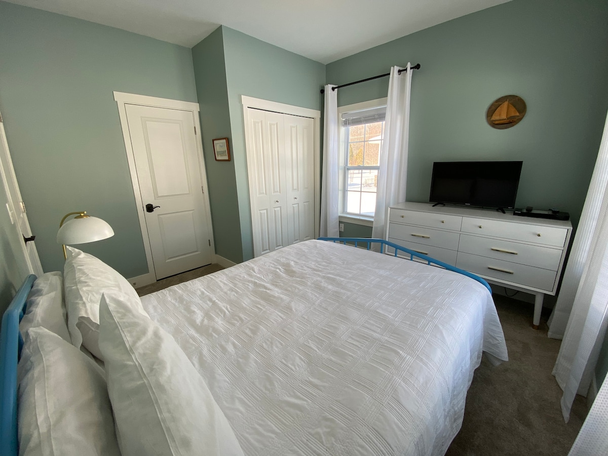 Მთავარი სართულის დედოფლის ოთახი - დაკავშირებულია სააბაზანოსთან