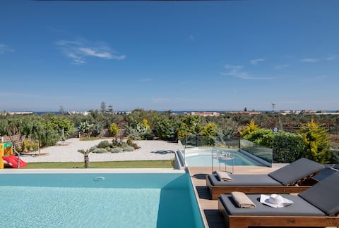 Alba Bianca Villa, Family Retreat with Heated Pool