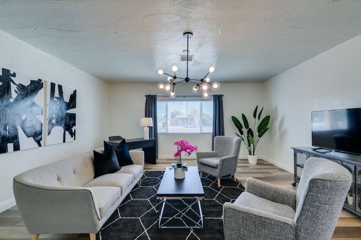 Cozy 4BR, 2.5 Miles from Vegas Strip w/ Pool Table