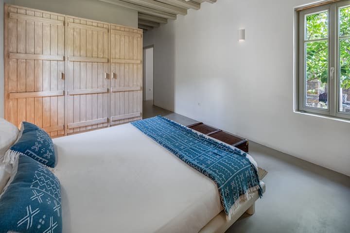 Dormitorio principal: casa principal (baño privado con ducha)