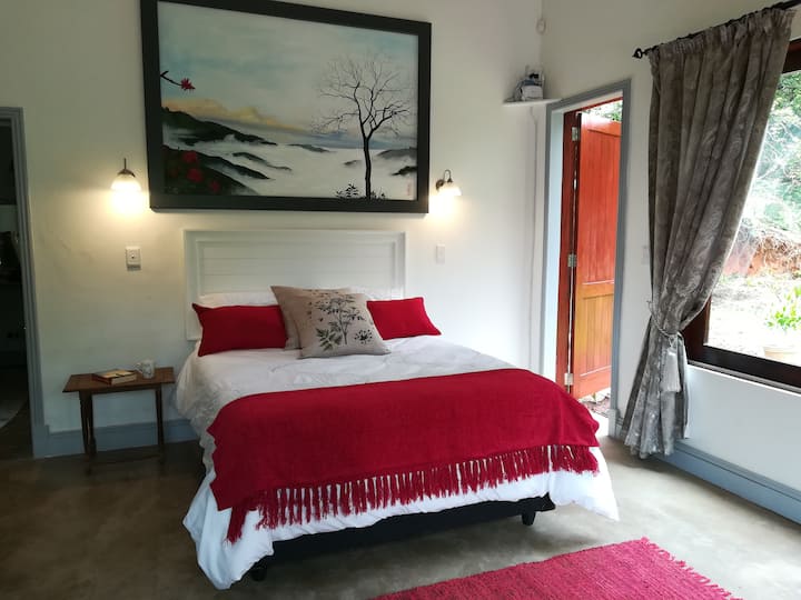 Დედოფლის ზომის დამატებითი საწოლი