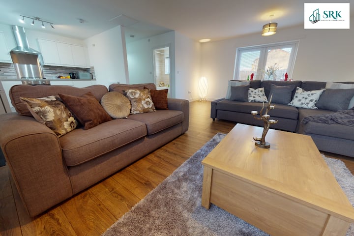 Srk Service Accommodation Peterborough - Amplio plan abierto para disfrutar de tu estancia. Elegante y gran espacio para relajarse en familia o con compañeros de trabajo.