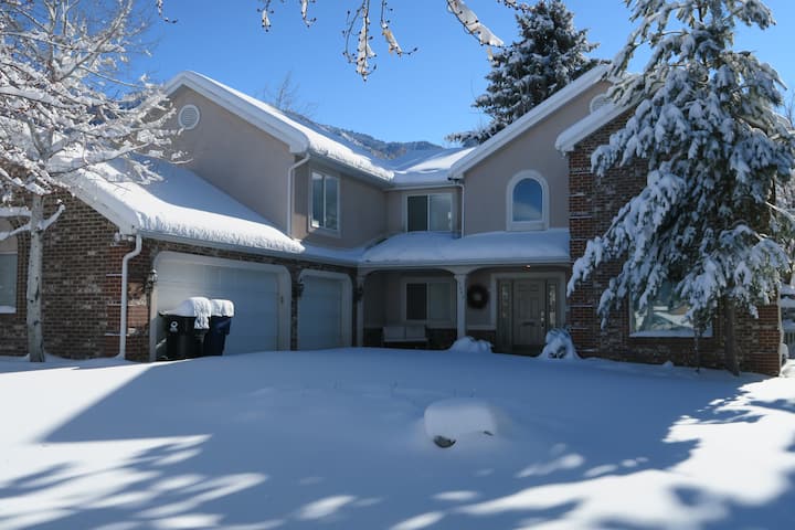 Large Vacation Home Close To Alta & Snowbird - Sandy, UT