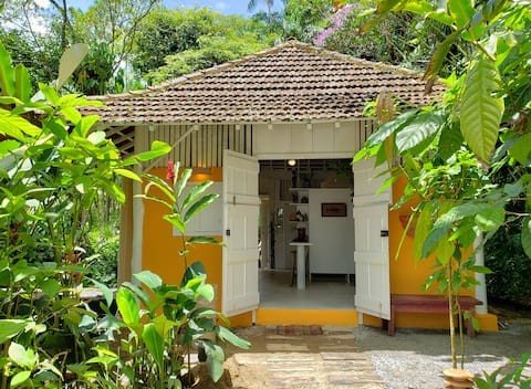 CASA FLORA 01. Refuge for couple in Camburi