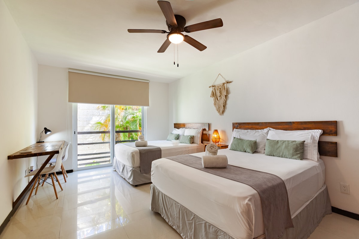 Dvokrevetna soba s 2 bračna kreveta (1,6x2), radnim stolom

Dvokrevetne spavaće sobe s 2 bračna kreveta (1,6x2), radni prostor 