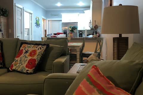 Successful Airbnb property: Set Sail 9, steps away from the Beach!! in Mexico Beach
