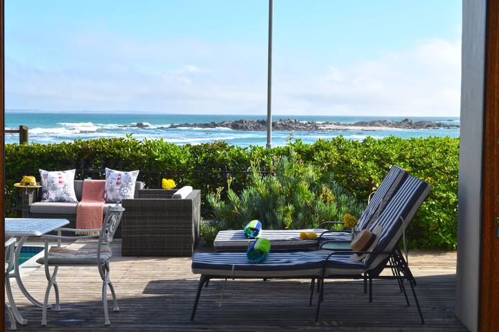 Pelegrini Beachfront Mansion, Bloubergstrand gallery image 2