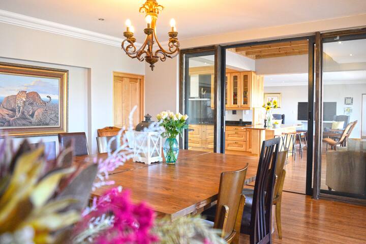 Pelegrini Beachfront Mansion, Bloubergstrand gallery image 4