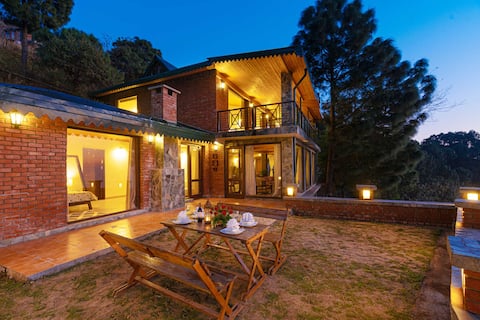 Winter Line 3BR Villa with Lawn in Kasauli