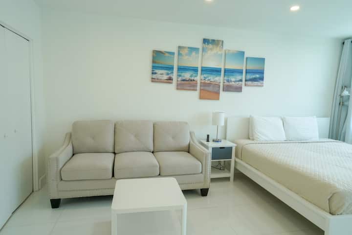 Oceanfront King Size Bed/bayview With Parking A18 - Miami Beach
