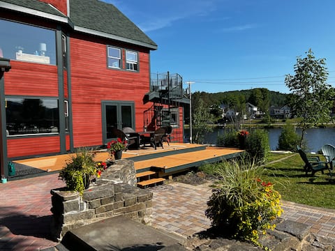 Lakefront home-walk downtown, 15 min to Lk Placid