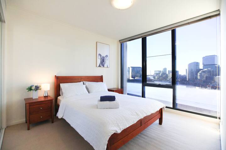 Amazing View 3 BR*2BTH*P APT in Heart of Southbank gallery image 5