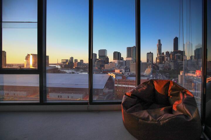 Amazing View 3 BR*2BTH*P APT in Heart of Southbank gallery image 3