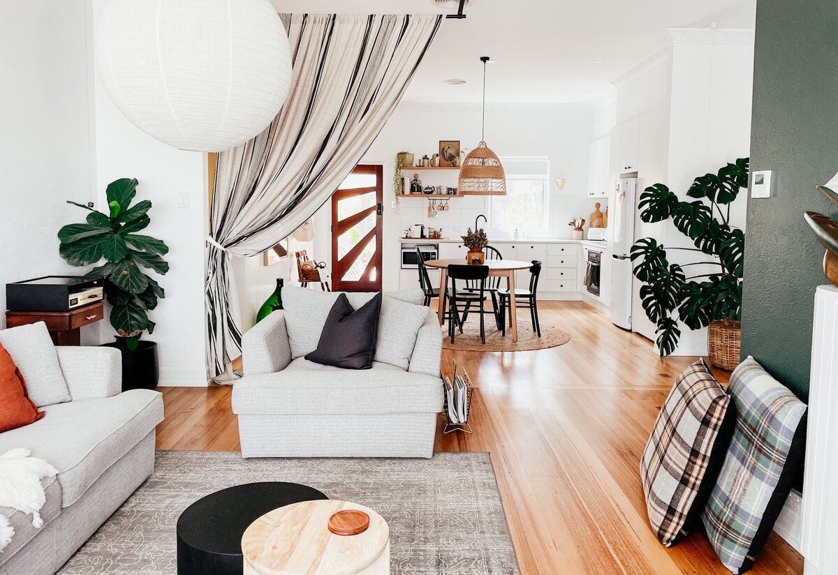 Successful Airbnb property: Stylish Retreat - Centrally Located. in Warrnambool