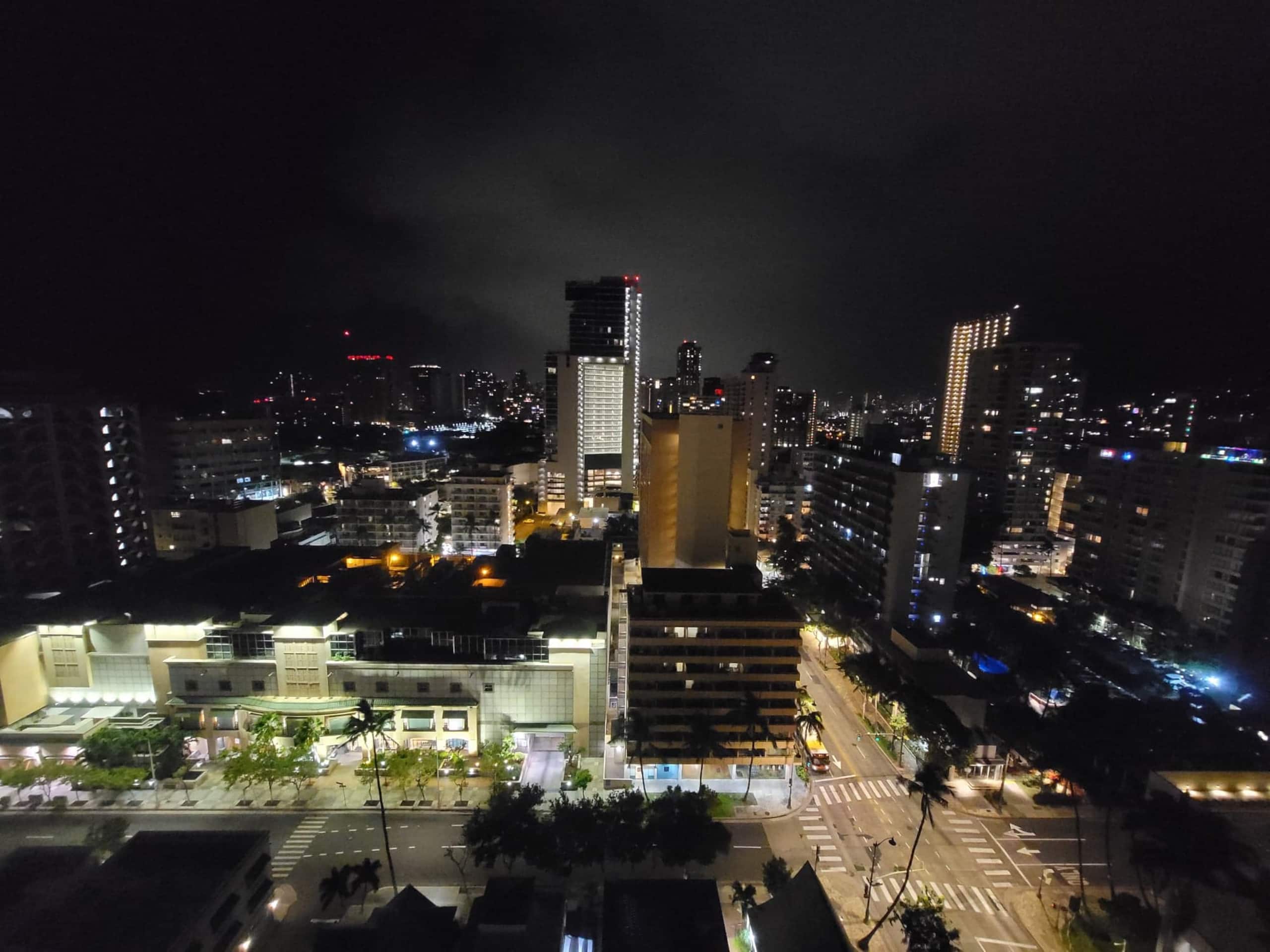 Condo in Honolulu · ★4.89 · Studio · 1 bed · 1 private bath - Image 2