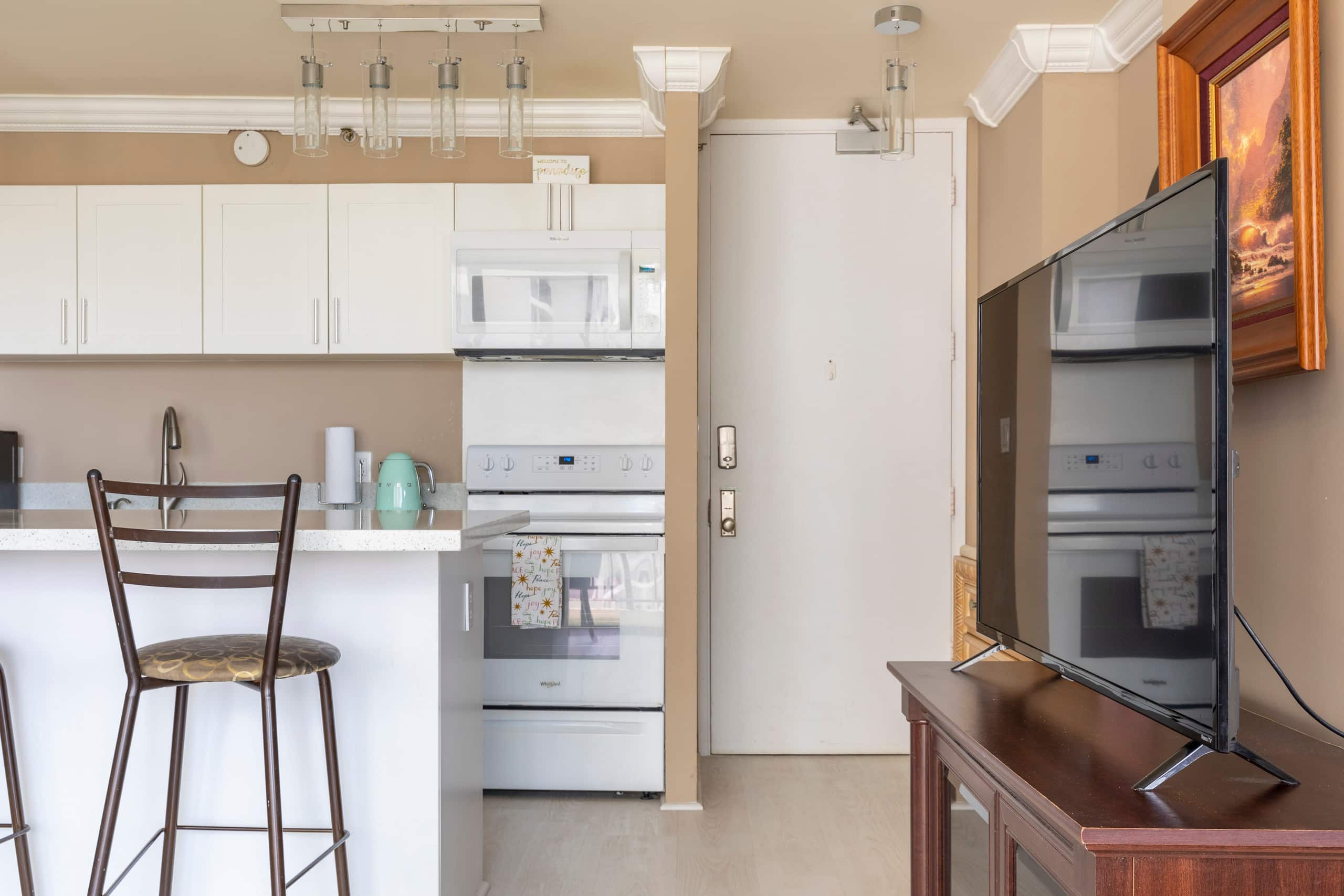Condo in Honolulu · ★4.9 · 1 bedroom · 3 beds · 1 private bath - Image 11