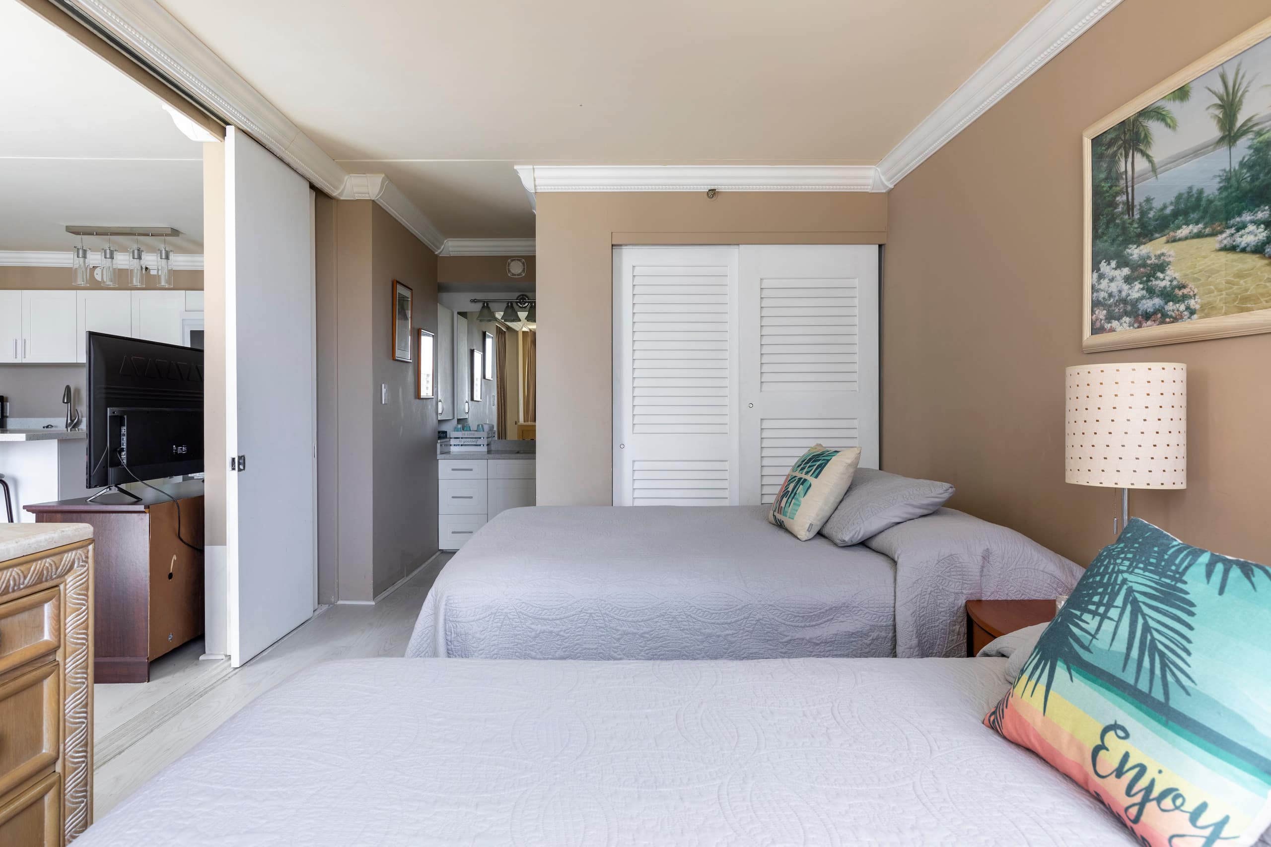 Condo in Honolulu · ★4.9 · 1 bedroom · 3 beds · 1 private bath - Image 4