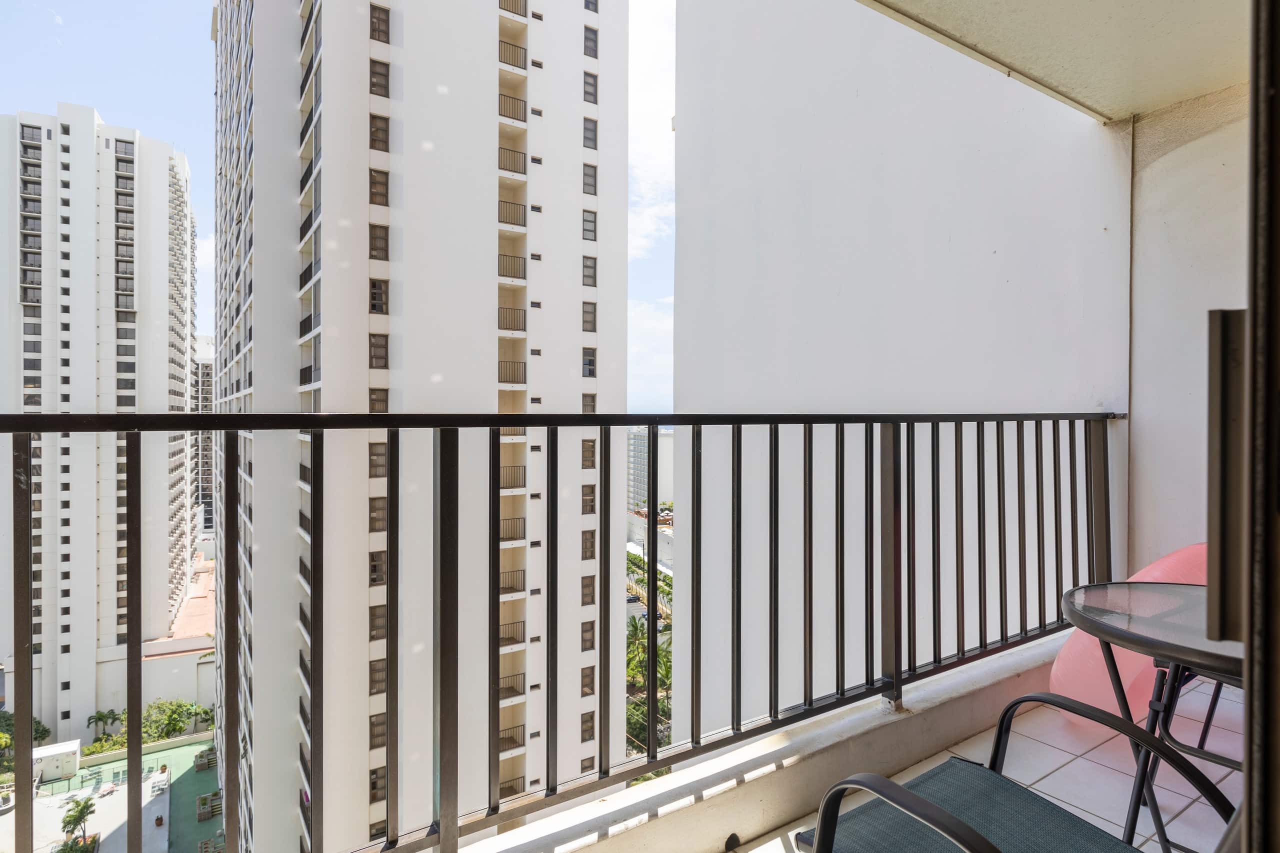 Condo in Honolulu · ★4.9 · 1 bedroom · 3 beds · 1 private bath - Image 9