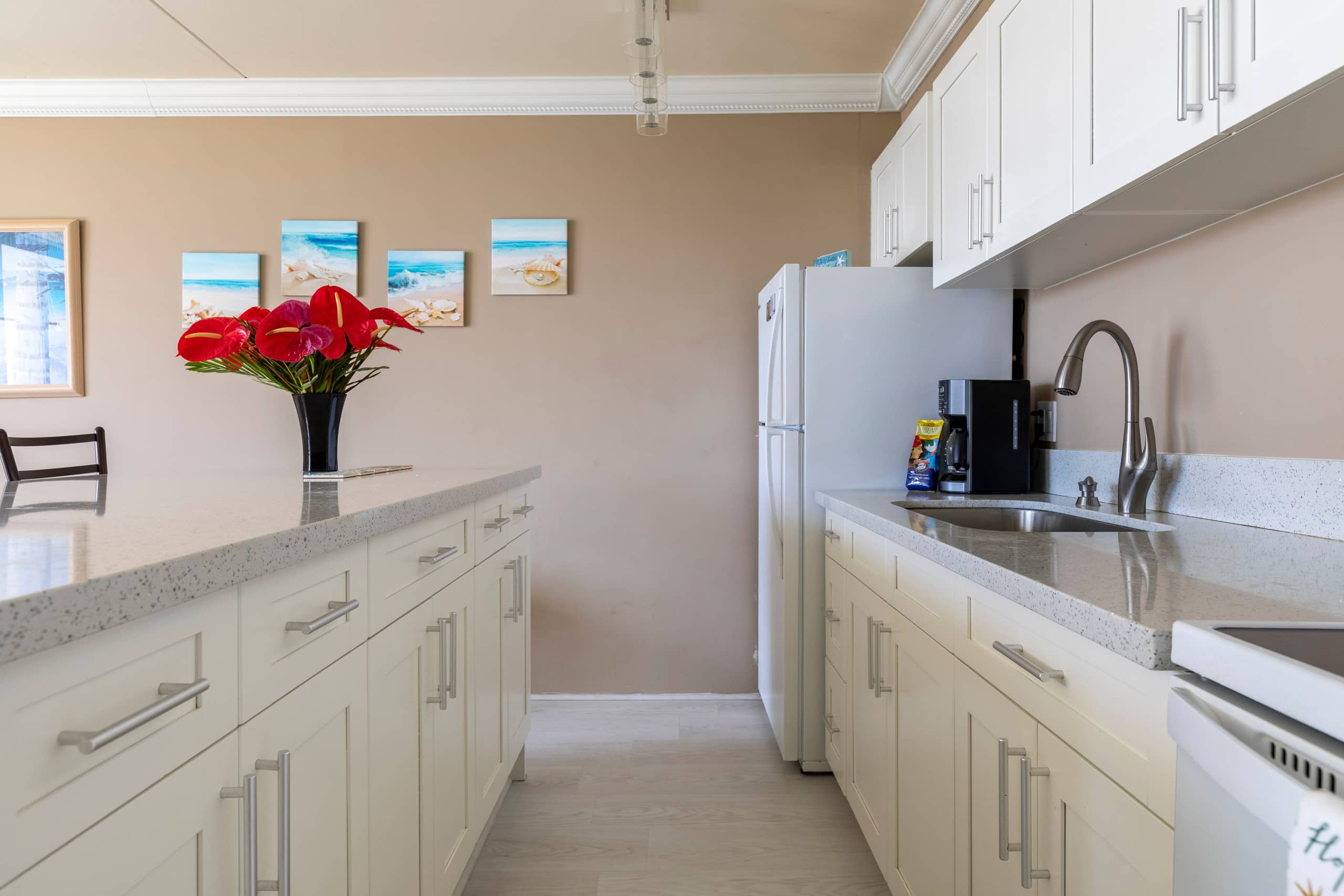 Condo in Honolulu · ★4.9 · 1 bedroom · 3 beds · 1 private bath - Image 6