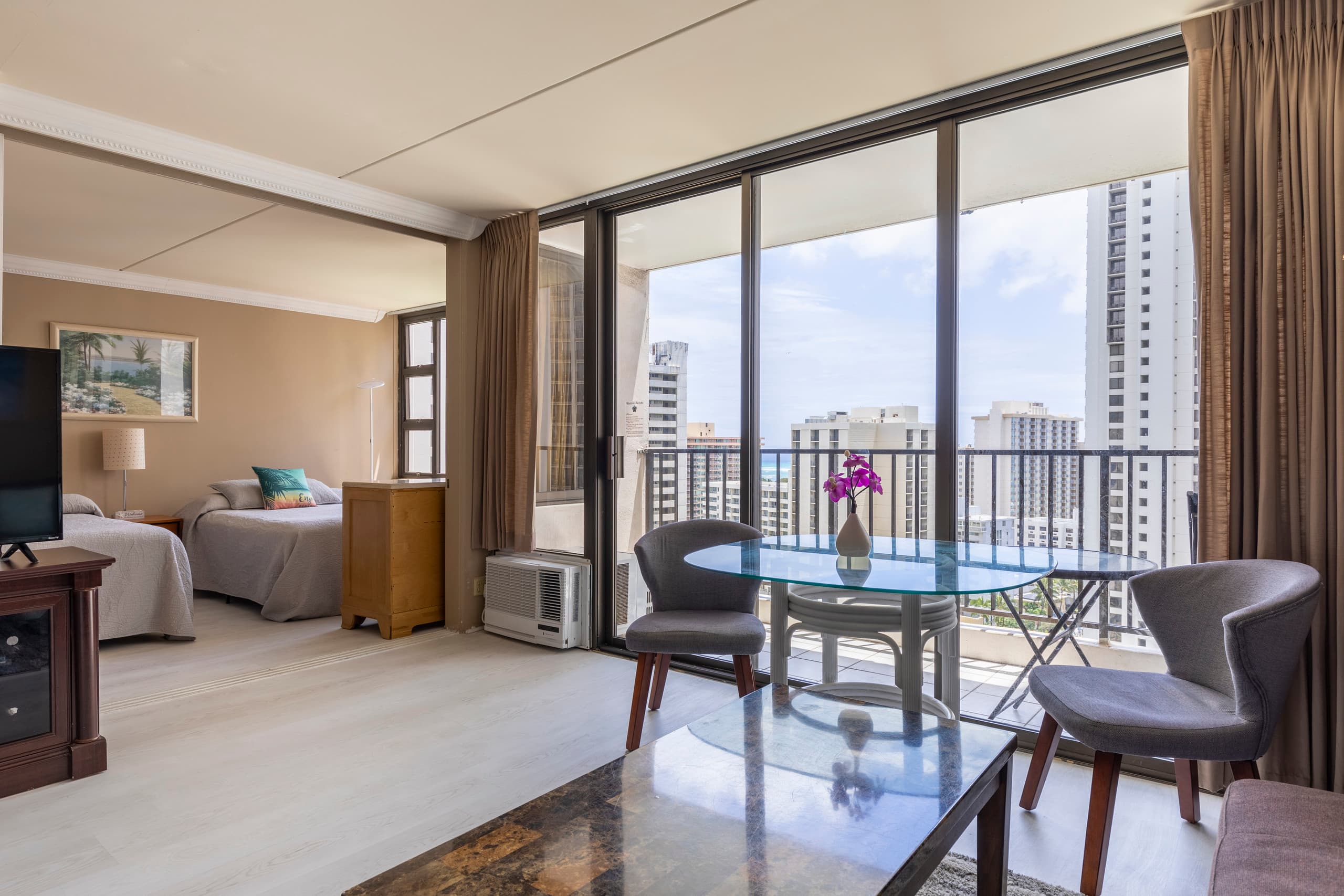 Condo in Honolulu · ★4.9 · 1 bedroom · 3 beds · 1 private bath - Image 3