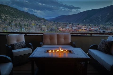 Best Views in Glenwood Springs Hot Tub + Game Room