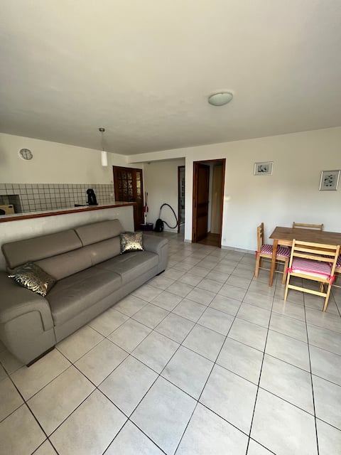 Independent 2-room apartment in house