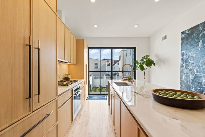 NYC Luxe Minimalist Design - Mins to Times Sq