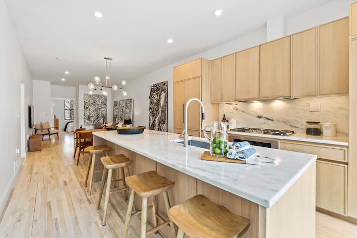 NYC Luxe Minimalist Design - Mins to Times Sq