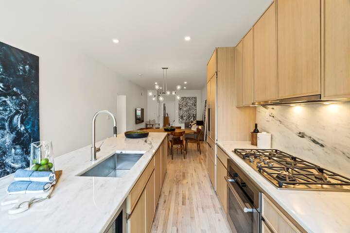 NYC Luxe Minimalist Design - Mins to Times Sq