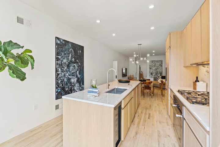 NYC Luxe Minimalist Design - Mins to Times Sq