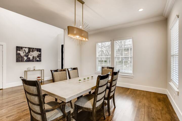 BRAND NEW LUXURY CUSTOM HOME IN DOWNTOWN/UPTOWN gallery image 5