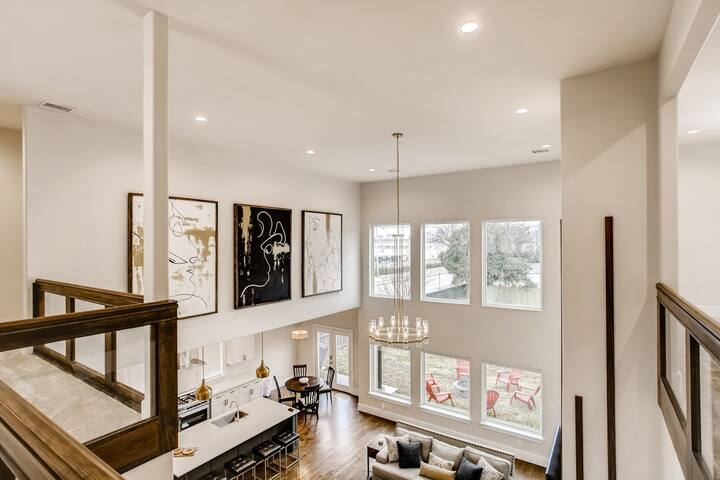 BRAND NEW LUXURY CUSTOM HOME IN DOWNTOWN/UPTOWN gallery image 2