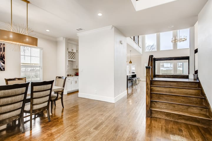 BRAND NEW LUXURY CUSTOM HOME IN DOWNTOWN/UPTOWN gallery image 4