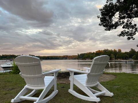 Big Lakehouse /beach, dock, hottub, deck +