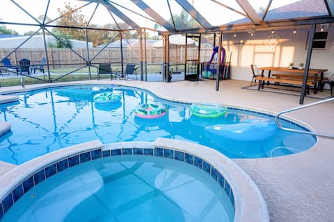 Spacious House retreat w Heated Pool- R&R Palm Bay