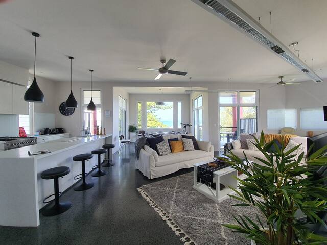 Coastline Property Wollongong managed Airbnb listing 3