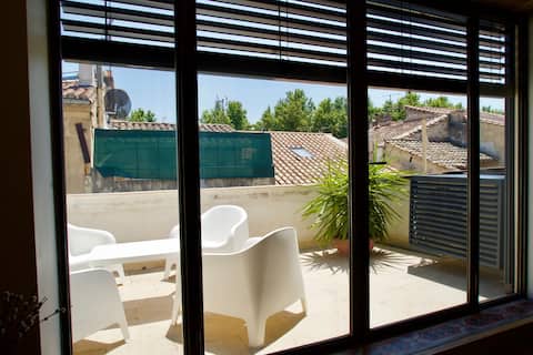 Airbnb performant: House with terrace in La Roquette à Arles