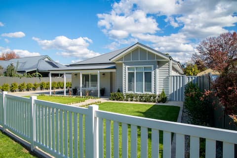 Federation charm in town centre