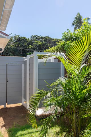 Absolute Beach front home @ Log Cabins Surf break gallery image 3