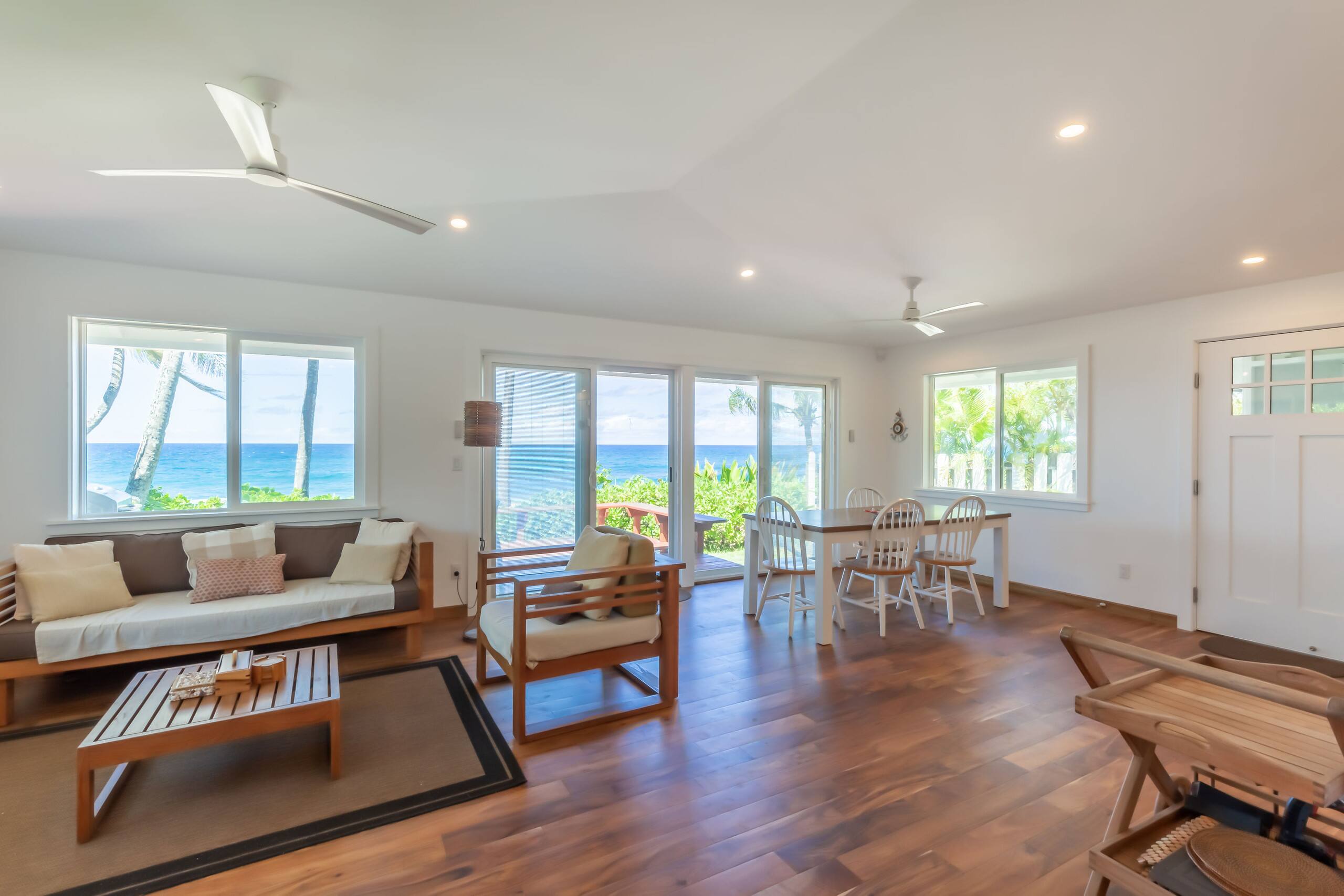 Absolute Beach front home Log Cabins Surf break - Photo 7