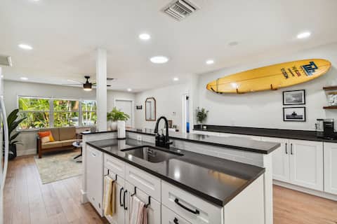 Sun drenched home, 3 minutes to the beach!