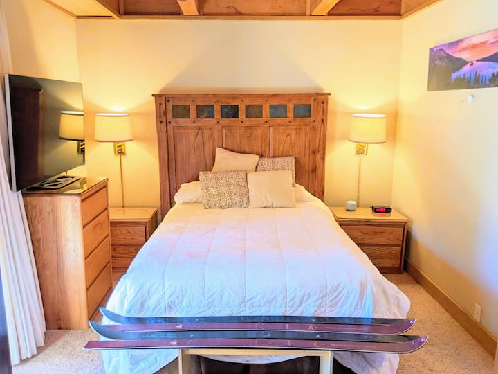 Განახლდა ორადგილიანი ოთახი 49 ტელევიზორითა და ახალი ტილოთი.