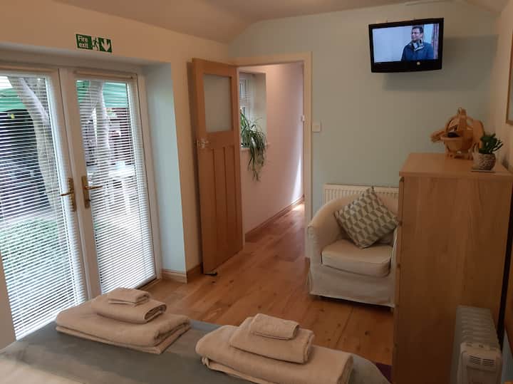 Woolton Holiday Rentals & Homes Woolton, Woolton, United Kingdom Airbnb