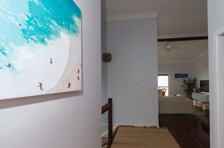 Banyandah Waters Beach House gallery image 2