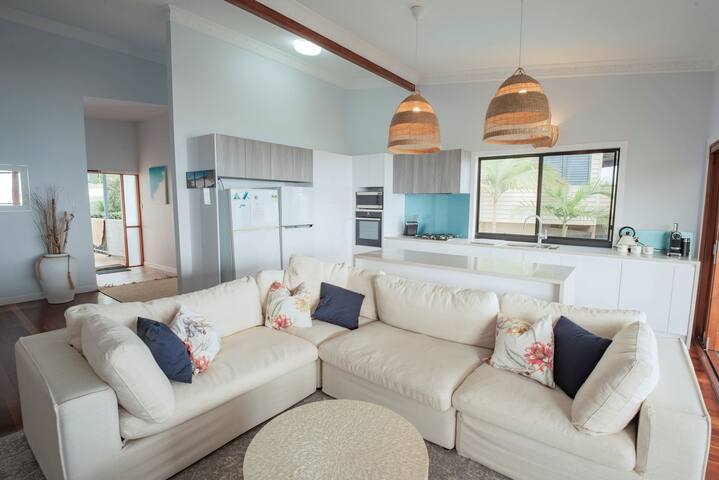 Banyandah Waters Beach House gallery image 5