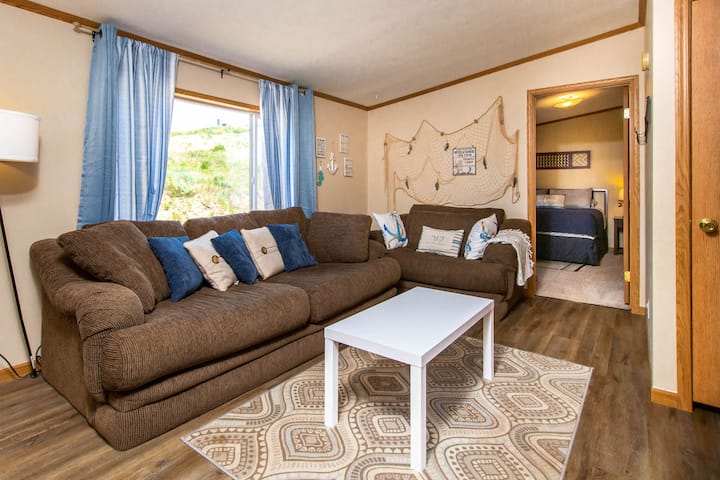 Gorgeous Angostura Lake House Get Away - 南達科他